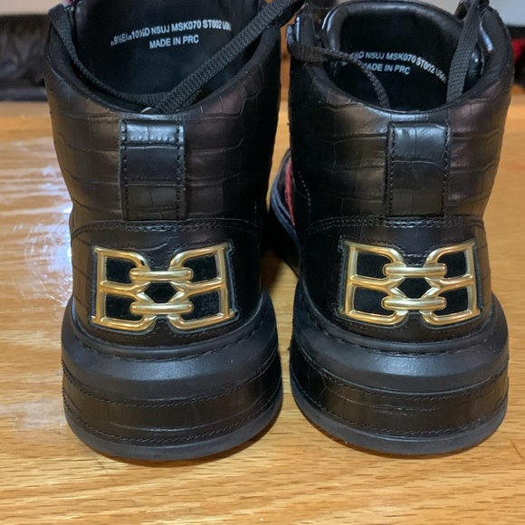 BALLY DESIGNER SNEAKERS EU 9.5E/US 10.5D, BEAUTIFUL SKIN DESIGN, GOLD LOGO NICE! main image 4